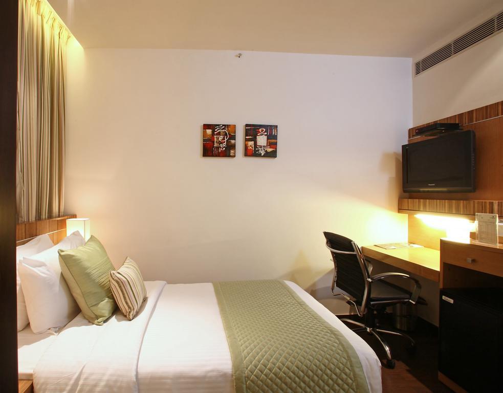 Shervani Nehru Place Нью-Дели Номер фото