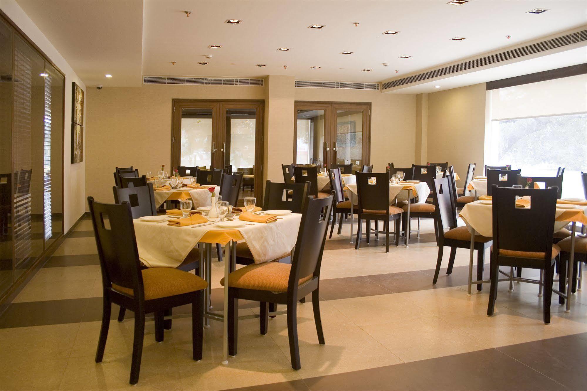 Shervani Nehru Place Нью-Дели Экстерьер фото